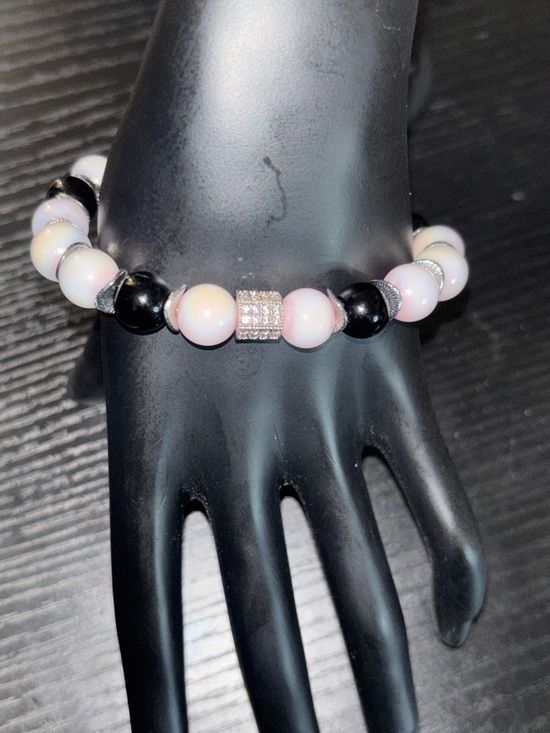 REESELYN CREATIONS Jewelry - REESELYN CREATIONS Handcrafted Pink Glass Pearl & Onyx Glass Beaded Bracelet